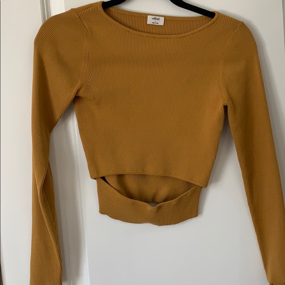 Aritzia wilfred sweater size S.